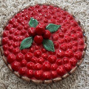 VTG PORTUGAL STRAWBERRY PIE KEEPER